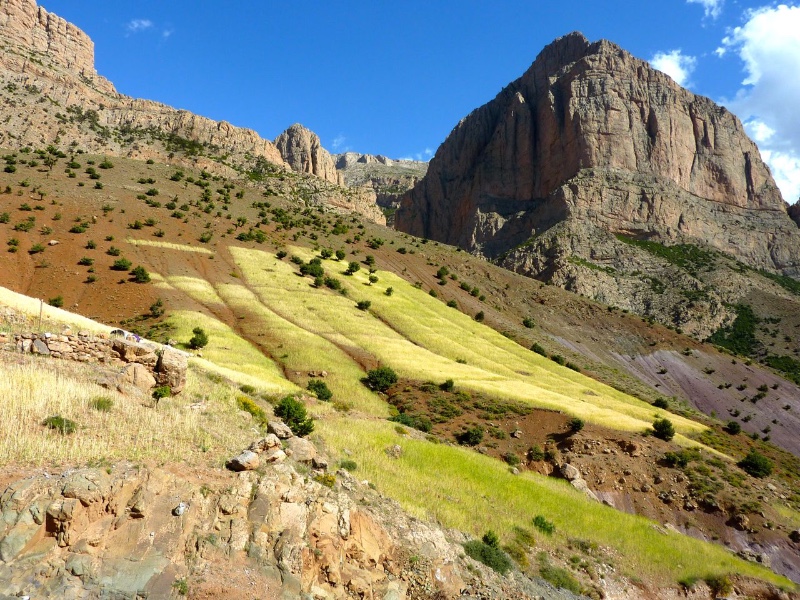 Rock climbing and amazing colors in Taghia