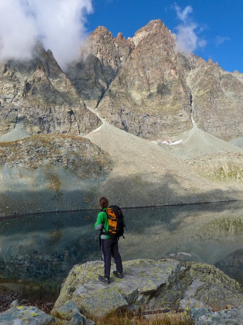 The Est ridge is in the middle of the face