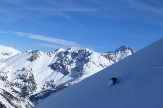 free rando a Arvieux devant la casse déserte