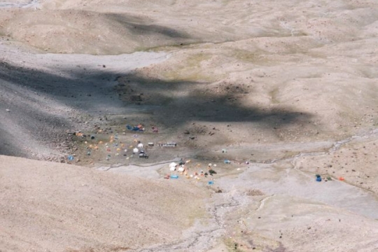 vue sur le camp de base depuis C1